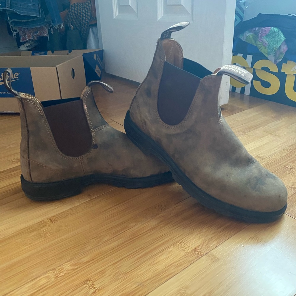 { Blundstone } 585 Rustic Brown Boots